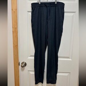 LL🍋 Men’s Joggers in EUC Size Large